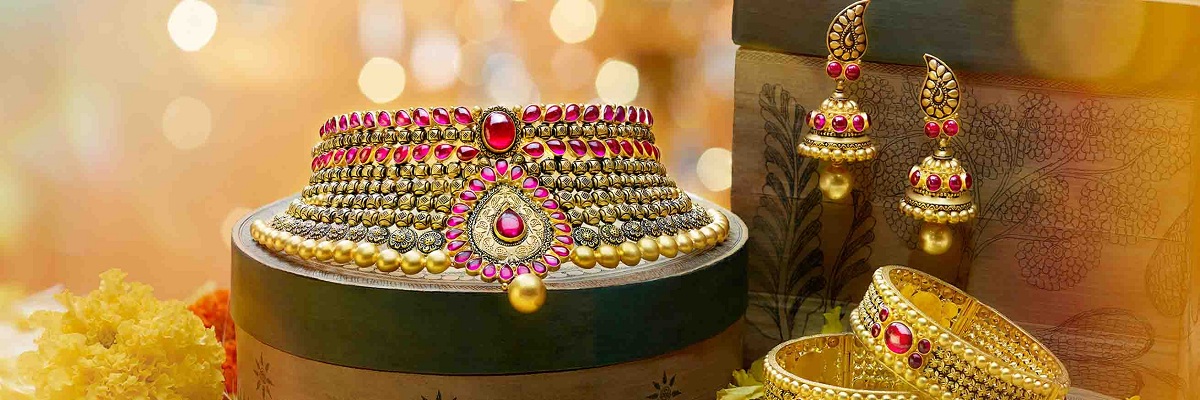 Aura Kundan Banner